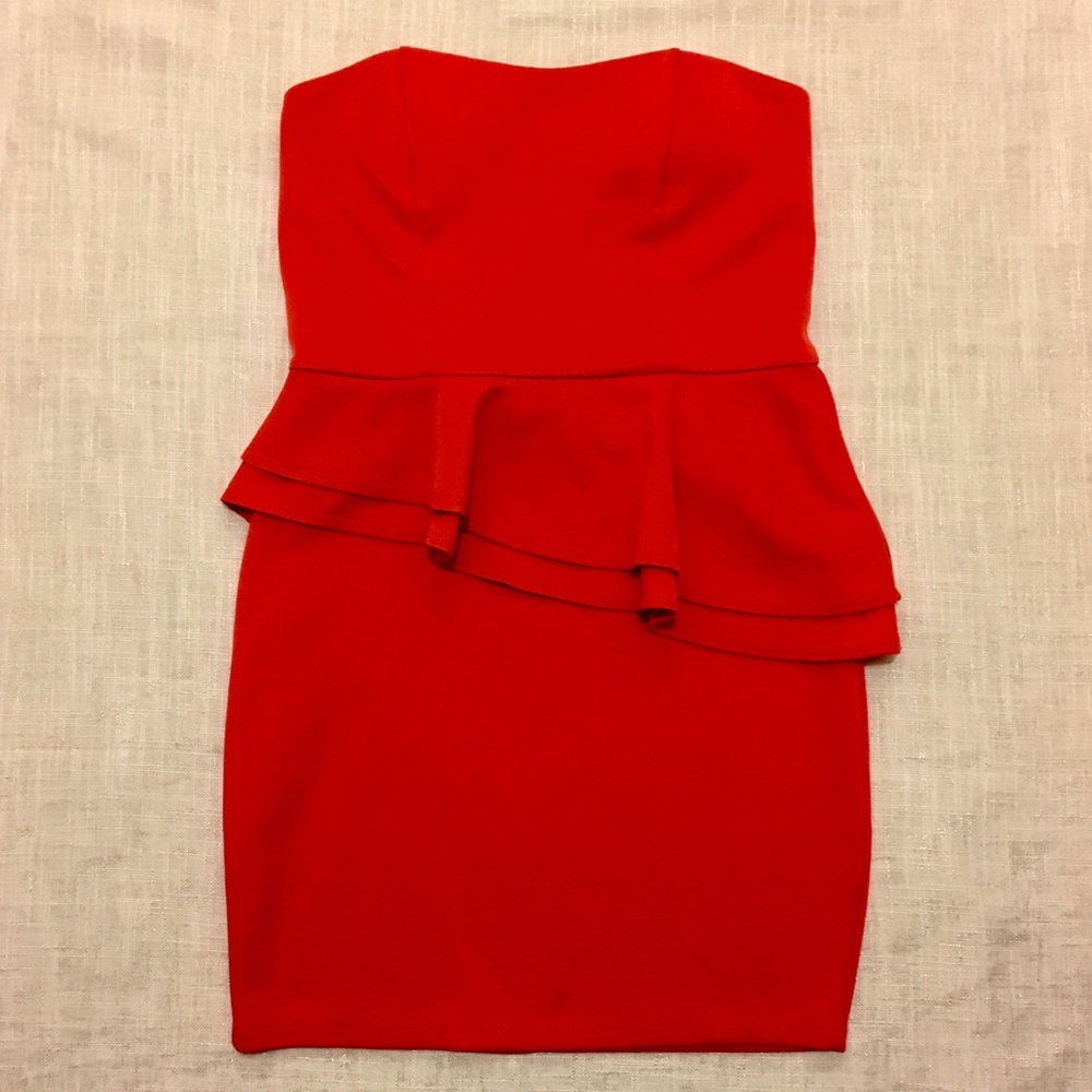 ❤️ Coral/Red Strapless Dress ❤️